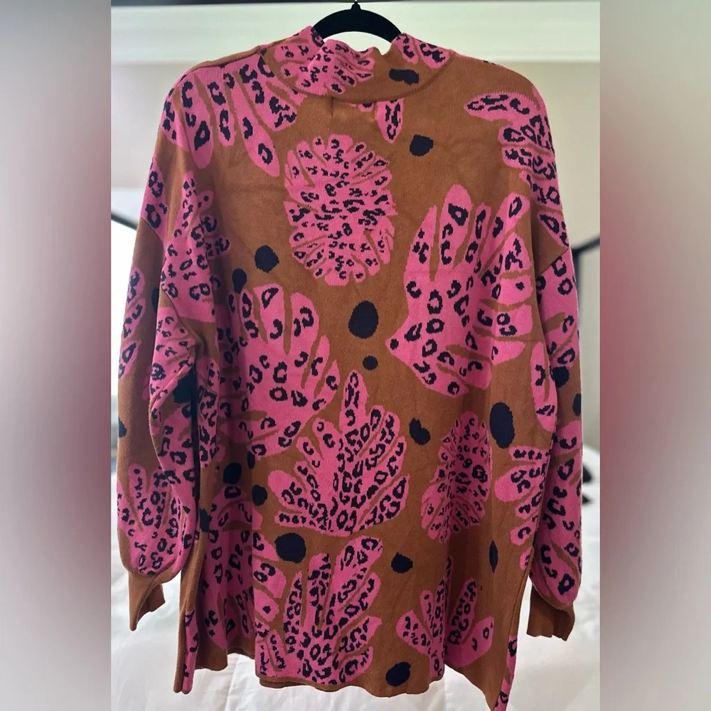 Fate Curve Coral Palm Sweater - Picture 7 of 8